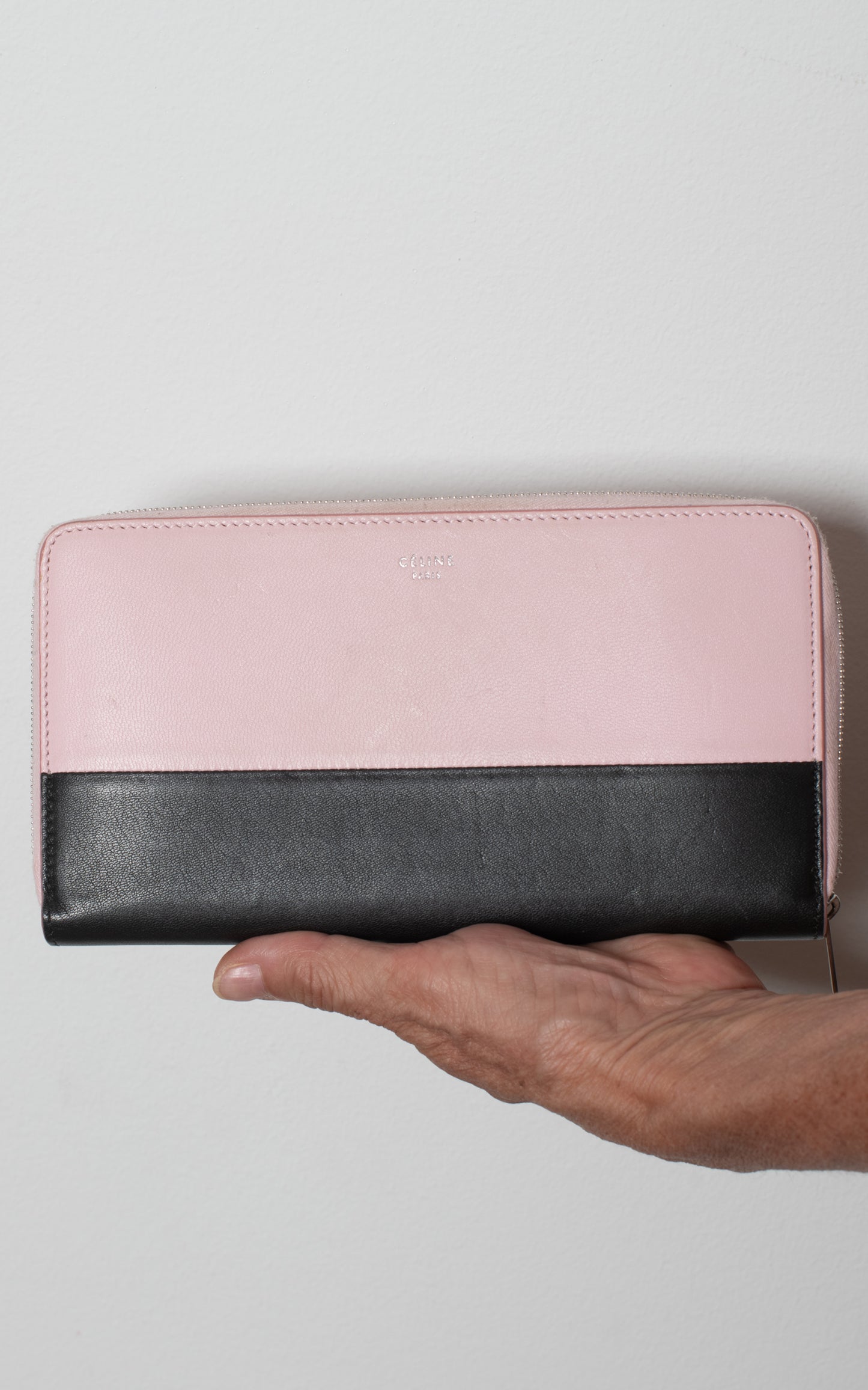 Cartera rosa y negra