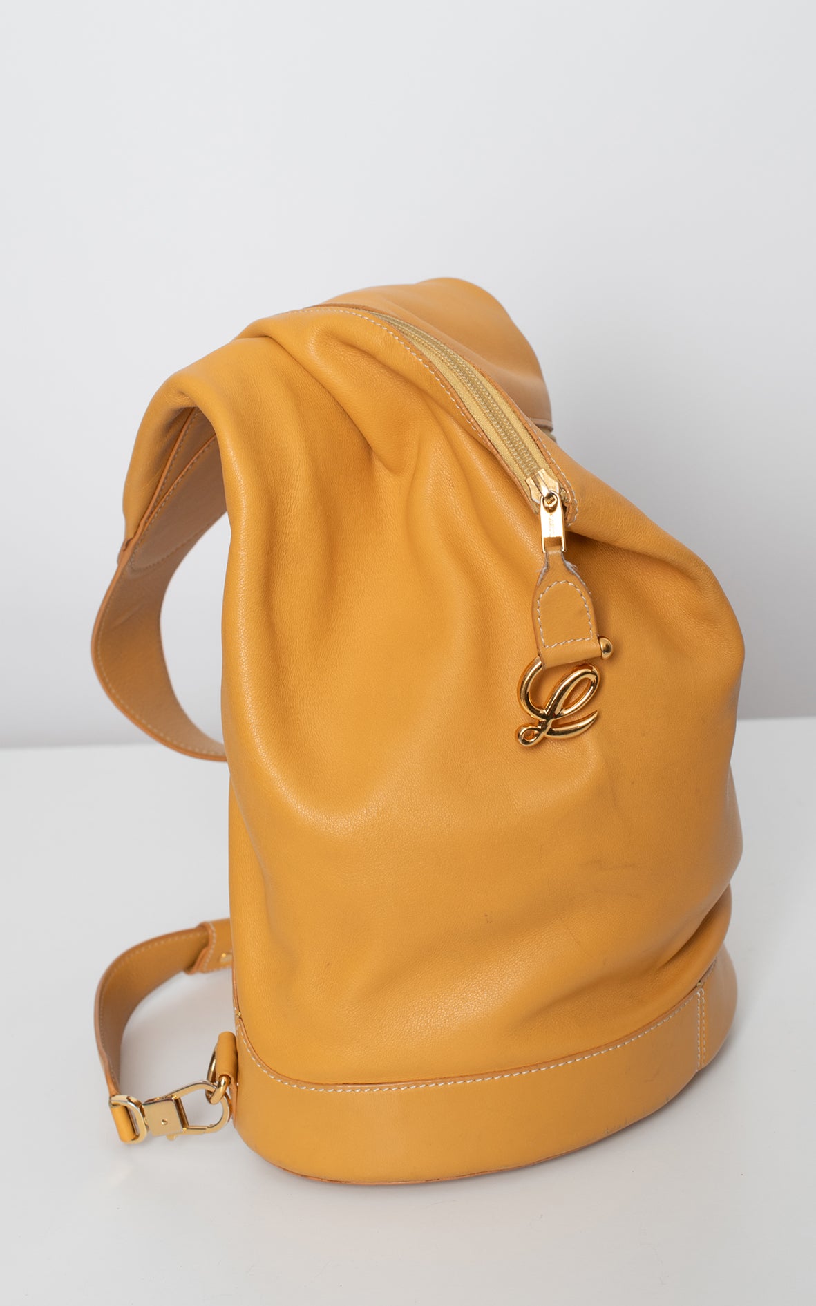 Bolso mochila Antón mostaza