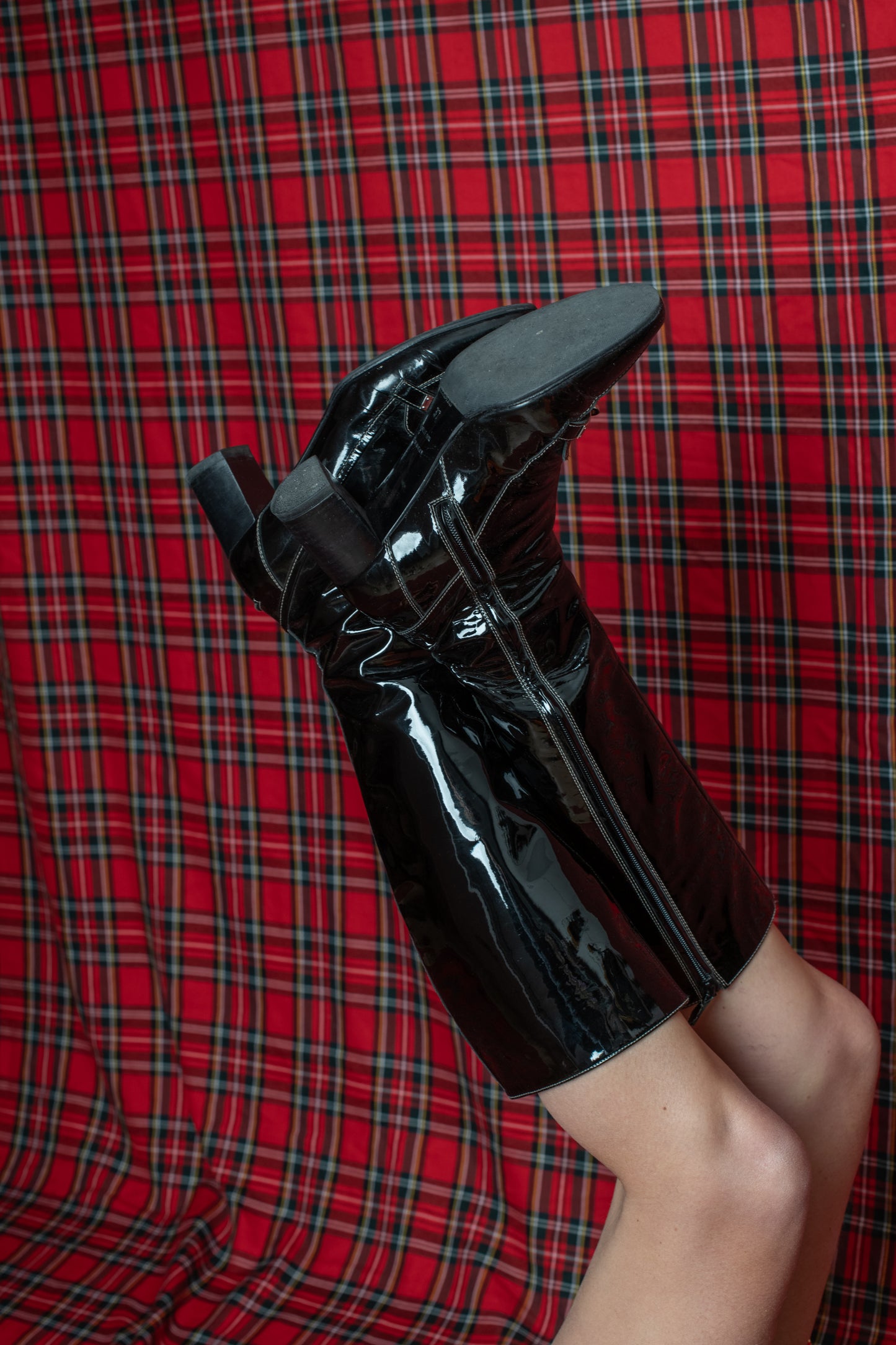 Botas de charol negras