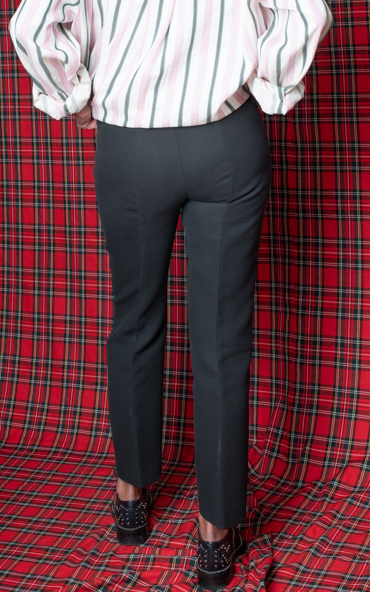 Pantalón azul y negro pitillo