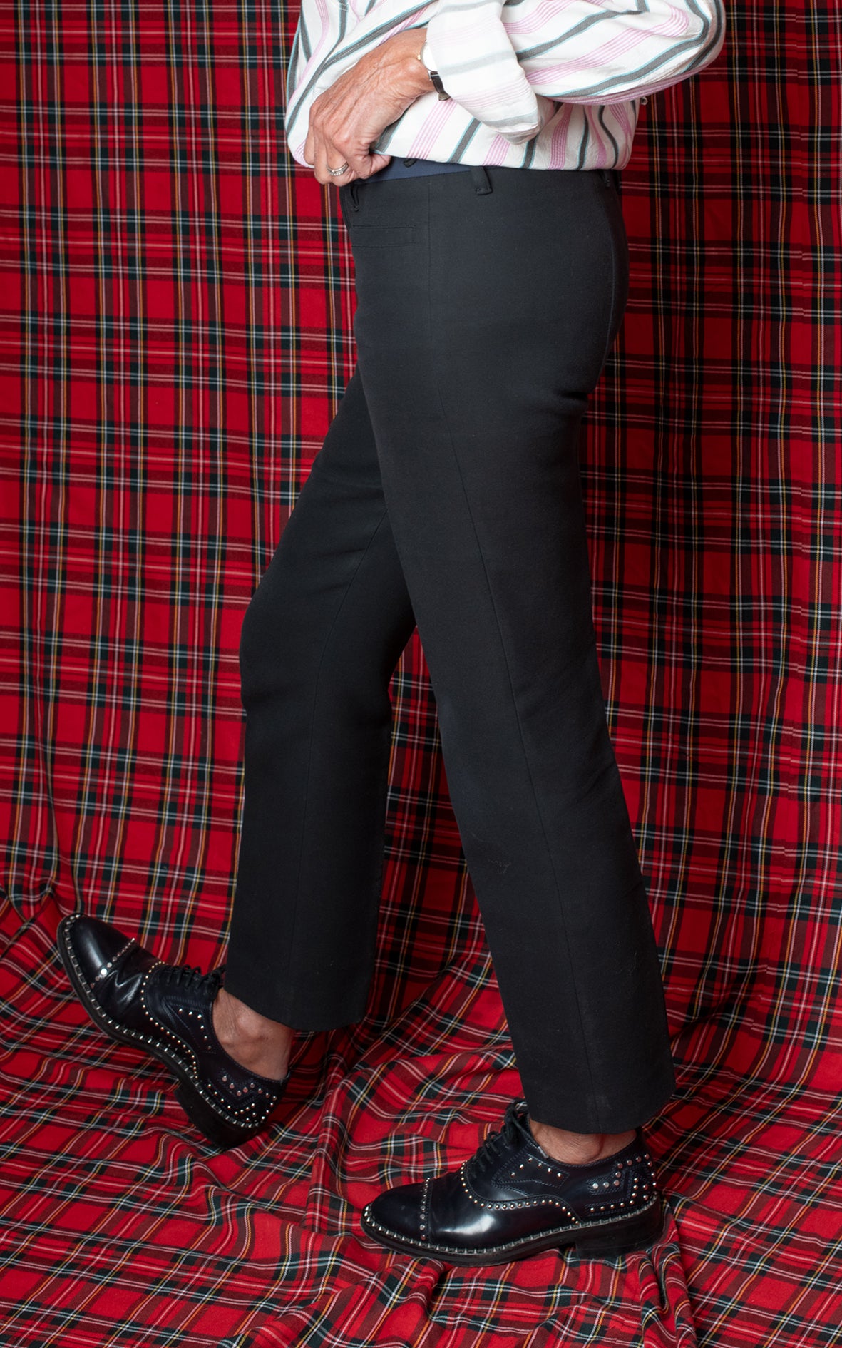 Pantalón azul y negro pitillo