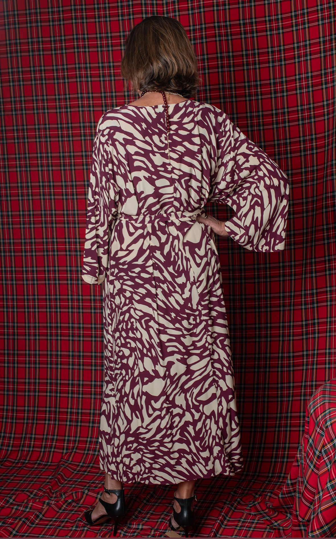 Vestido blanco y fresa