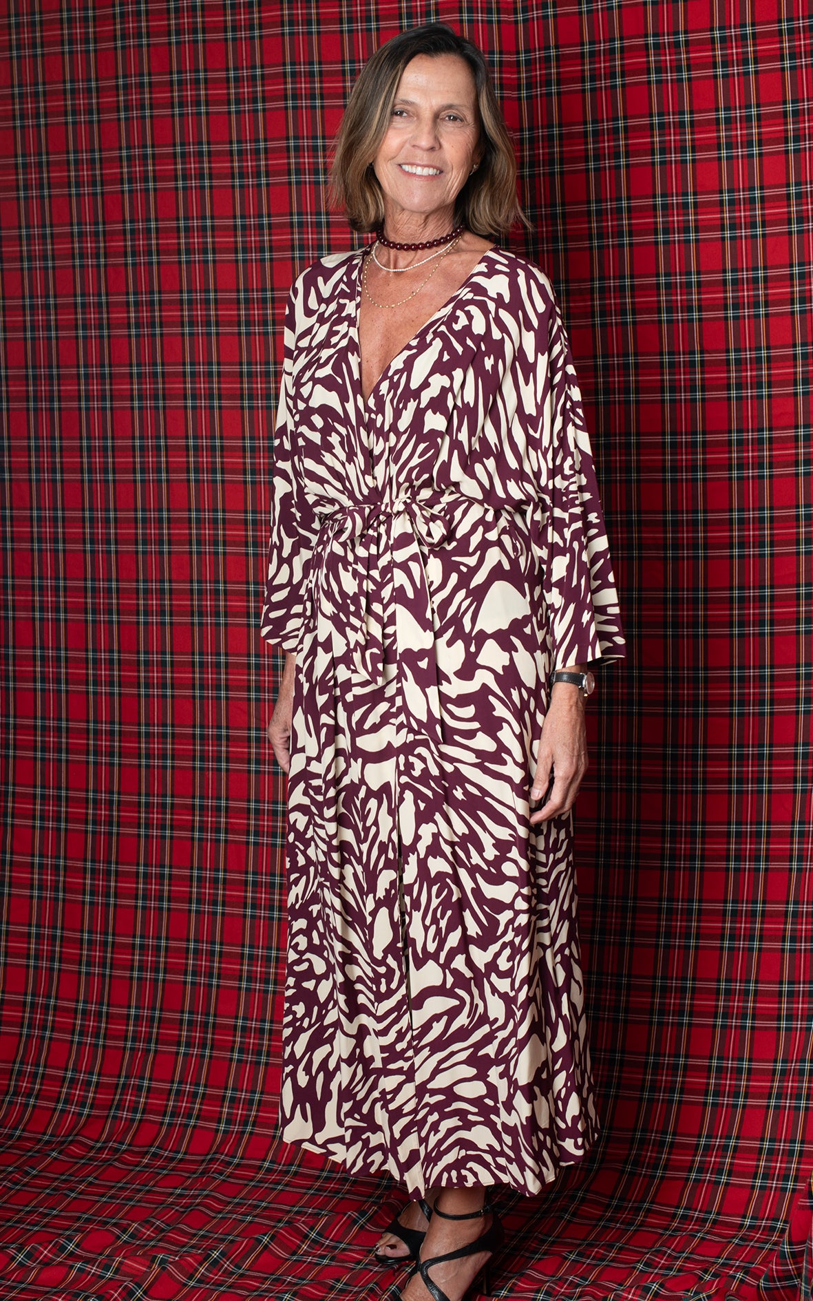 Vestido blanco y fresa