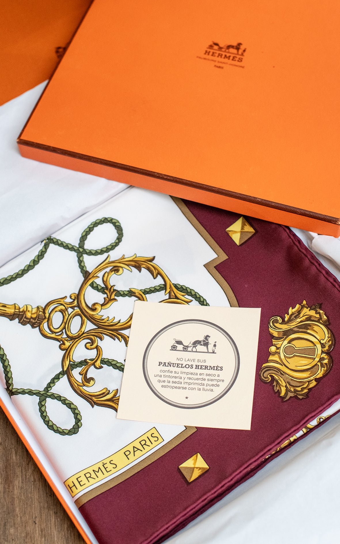 Pañuelo Hermes burdeos