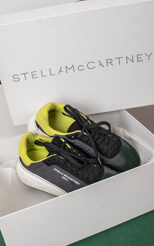 Zapatillas verdes y grises