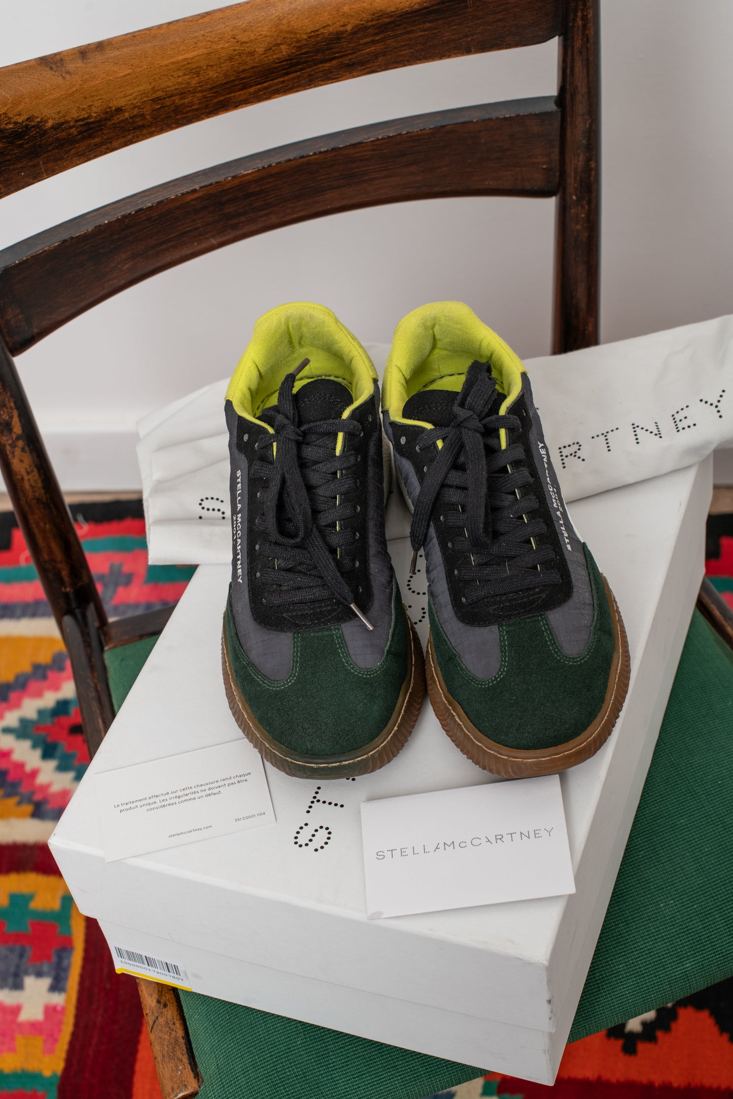 Zapatillas verdes y grises