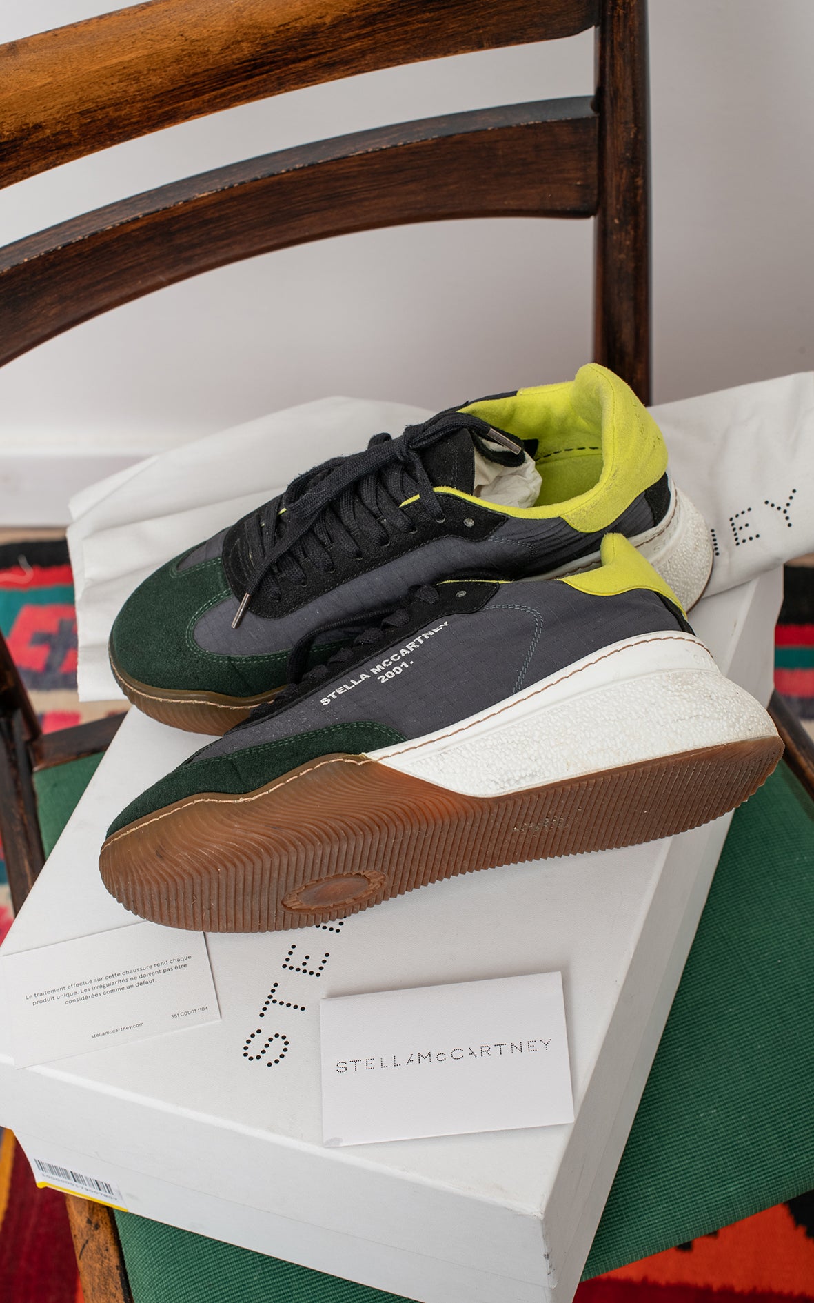 Zapatillas verdes y grises