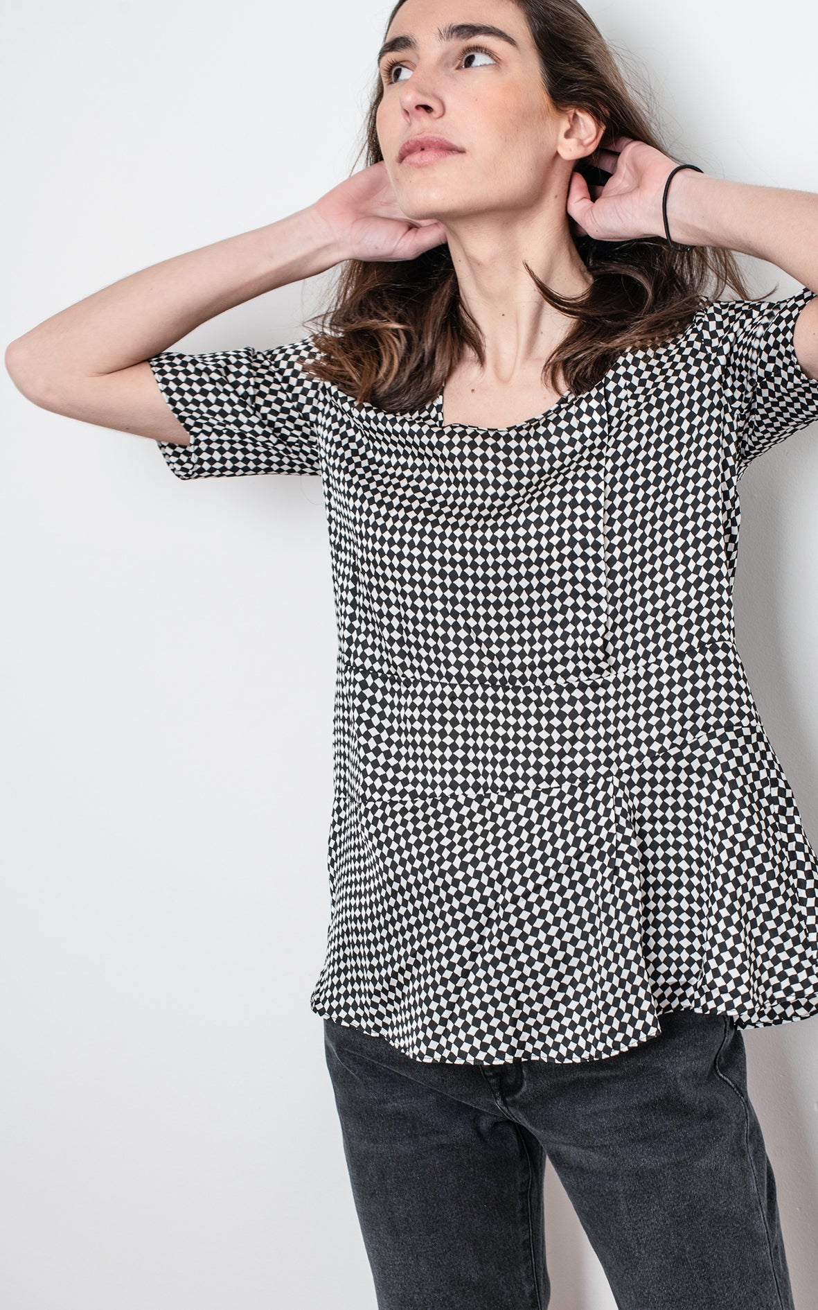 Camisa rombos blanca y negra