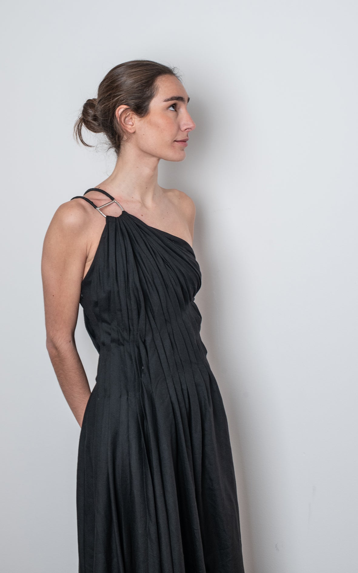 Vestido negro plisado