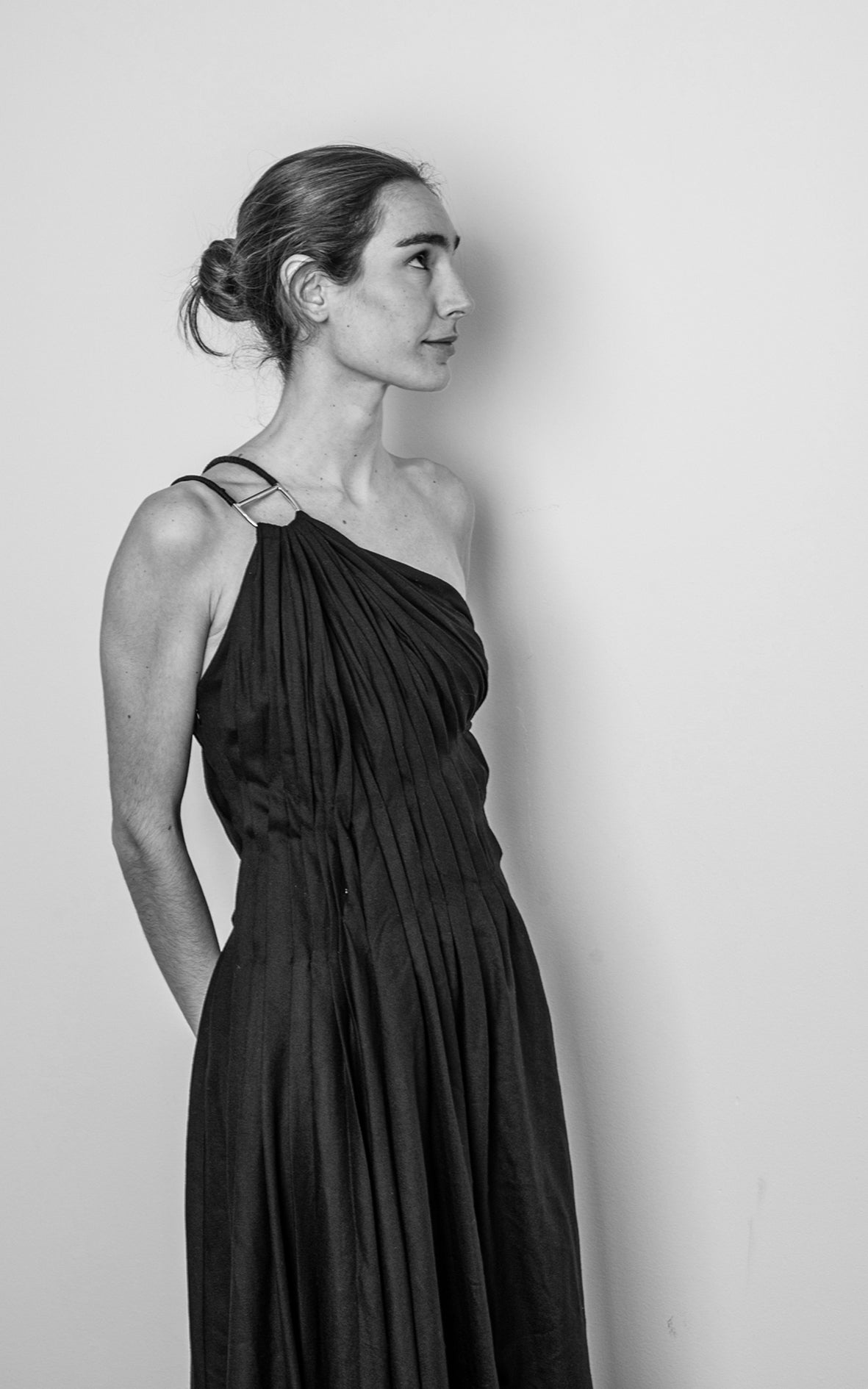 Vestido negro plisado