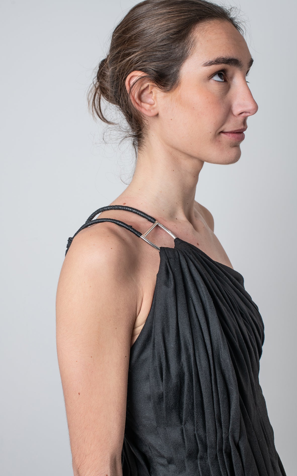 Vestido negro plisado