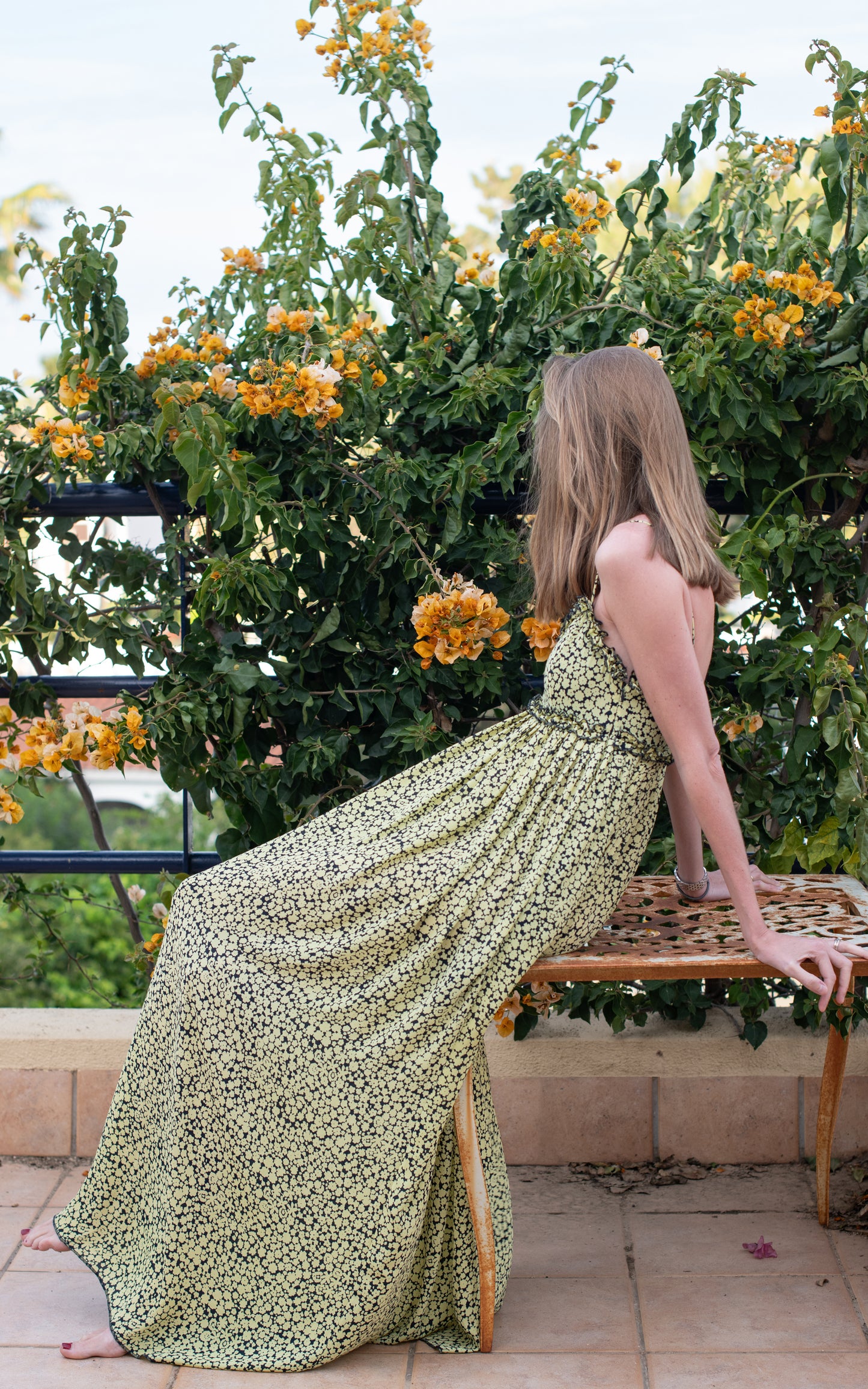 Vestido negro flores amarillas