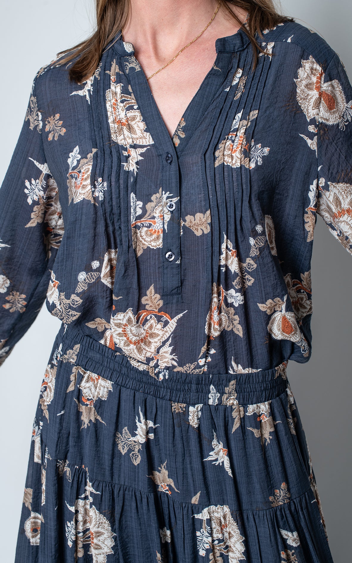 Total look falda y camisa de flores