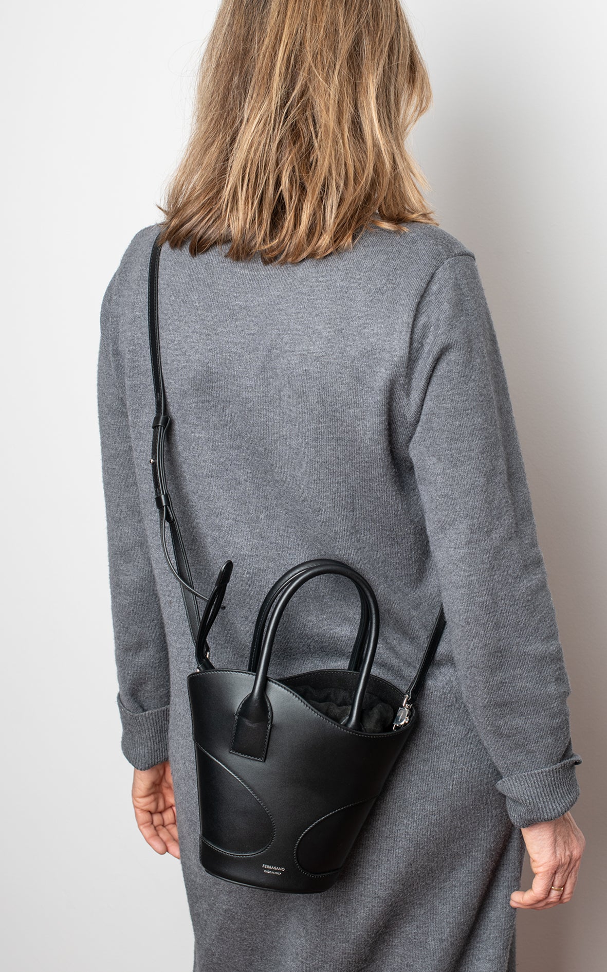 Bolso cubo negro