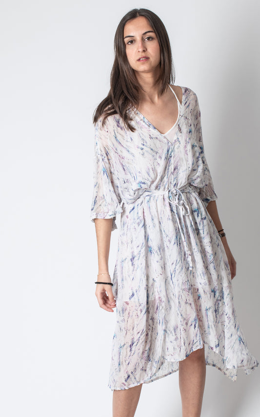 Vestido blanco con flores azules vaporoso