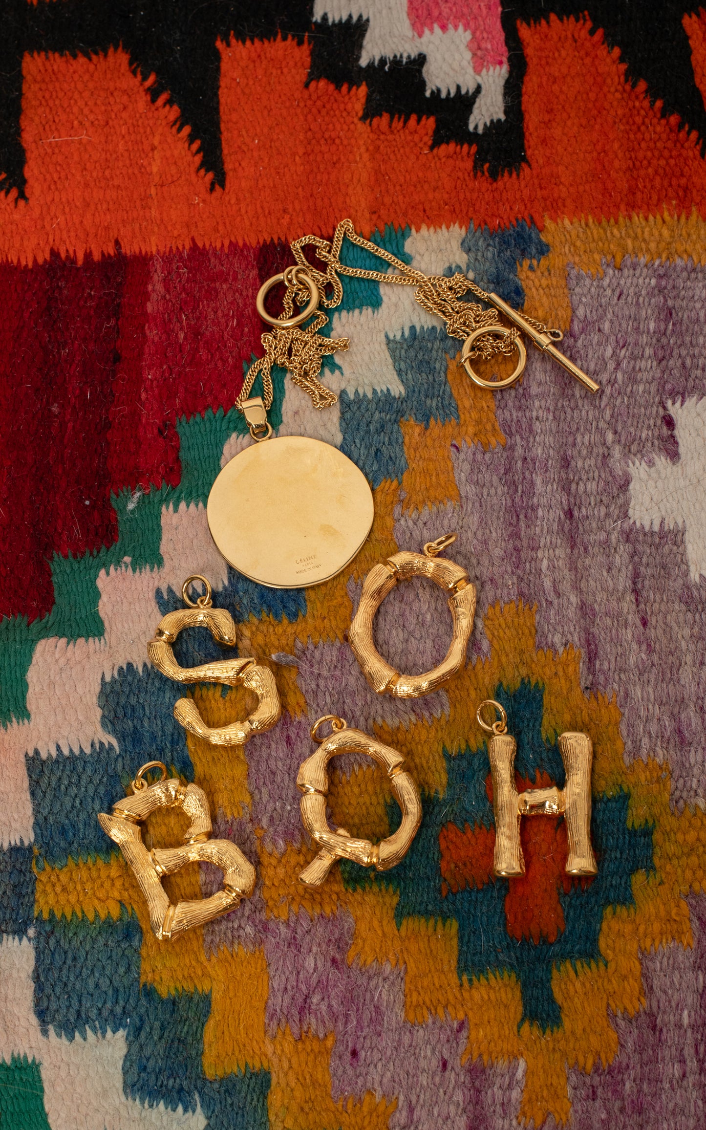 Colgante alphabet B