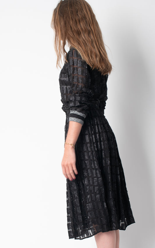Vestido negro con transparencias