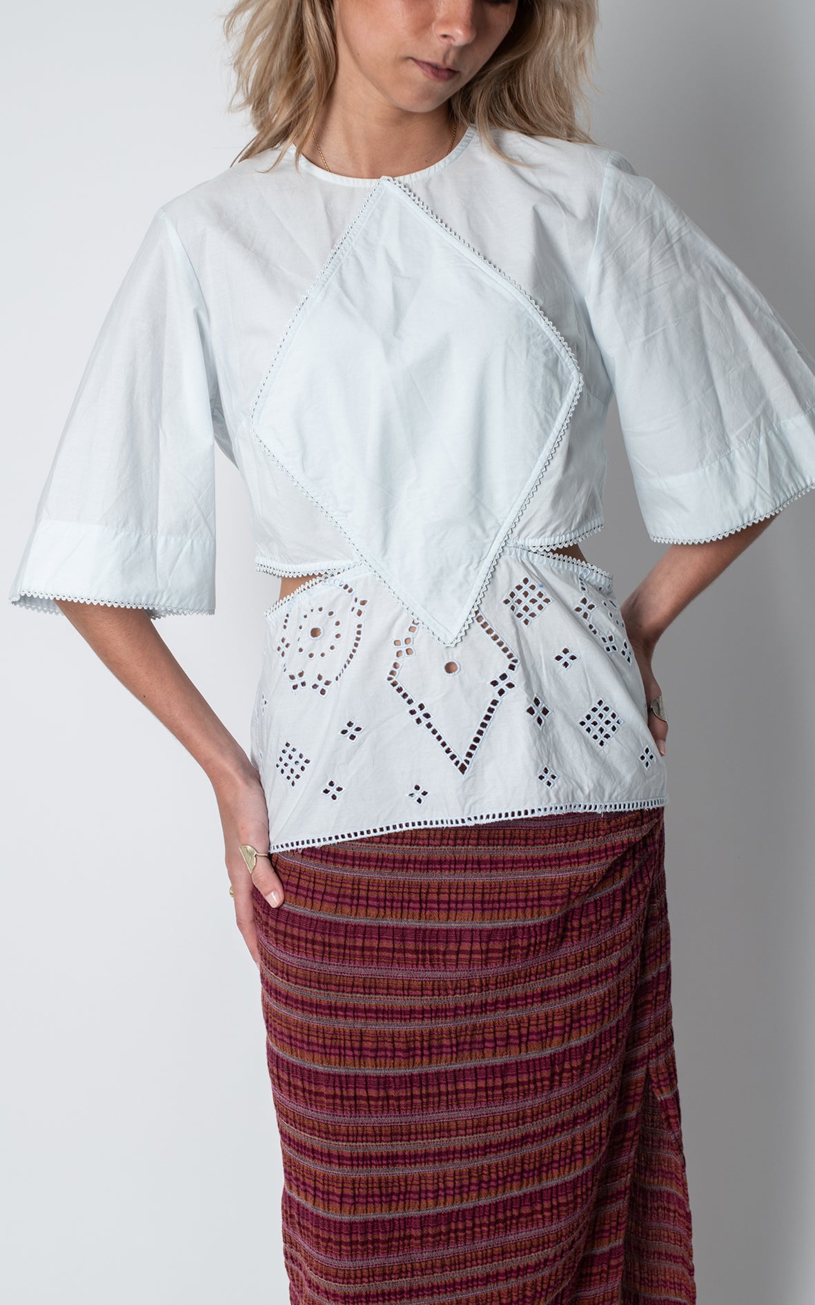 Camisa cut out azul clarita