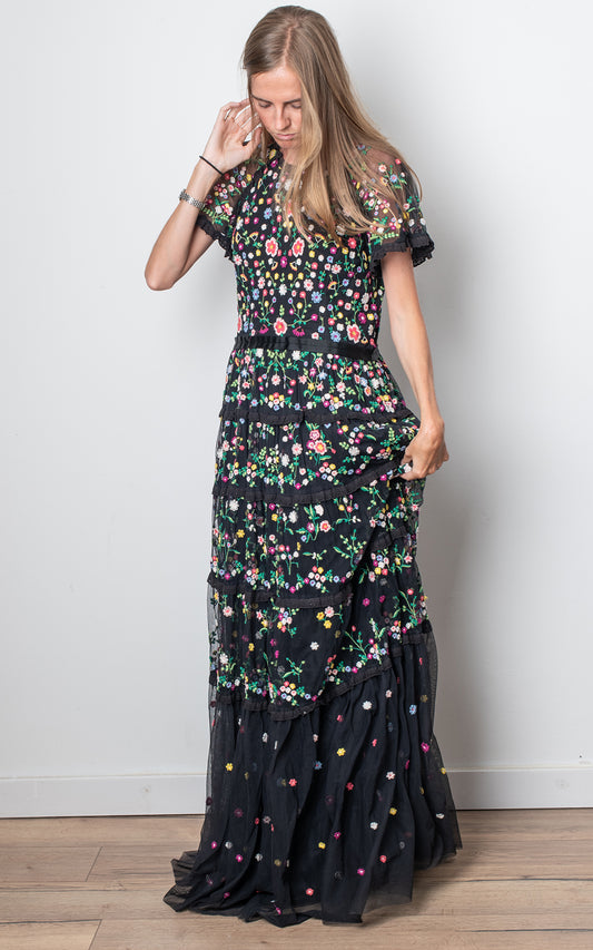 Vestido negro flores bordadas