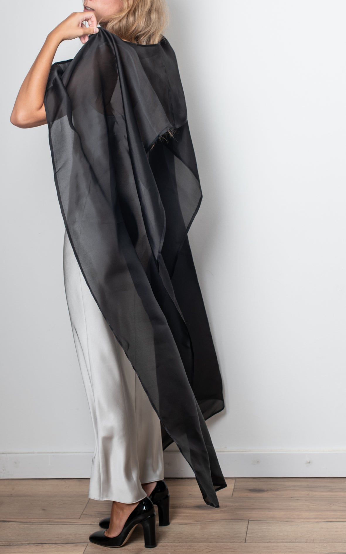 Capa negra organza