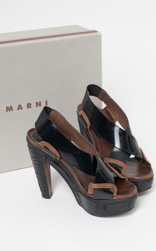 Zapatos con tacón de madera