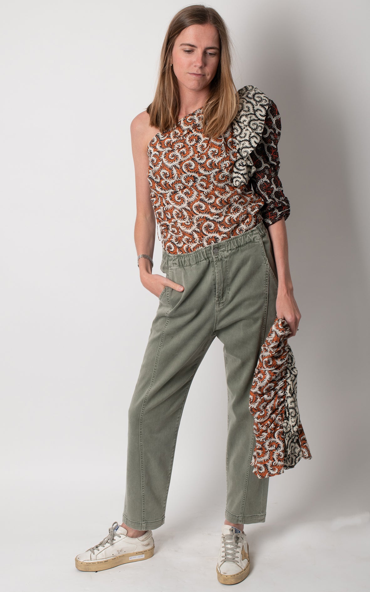 Total look falda y camisa asimetrica