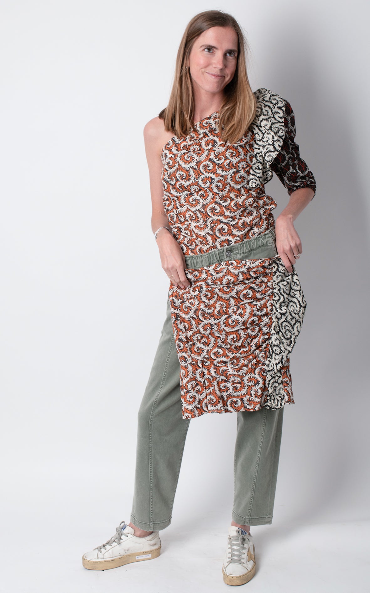 Total look falda y camisa asimetrica