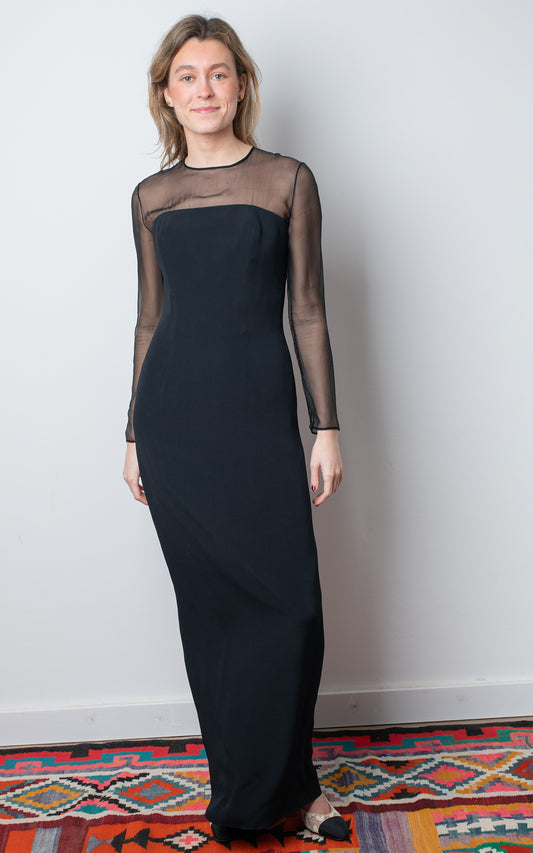 Vestido negro con gasa