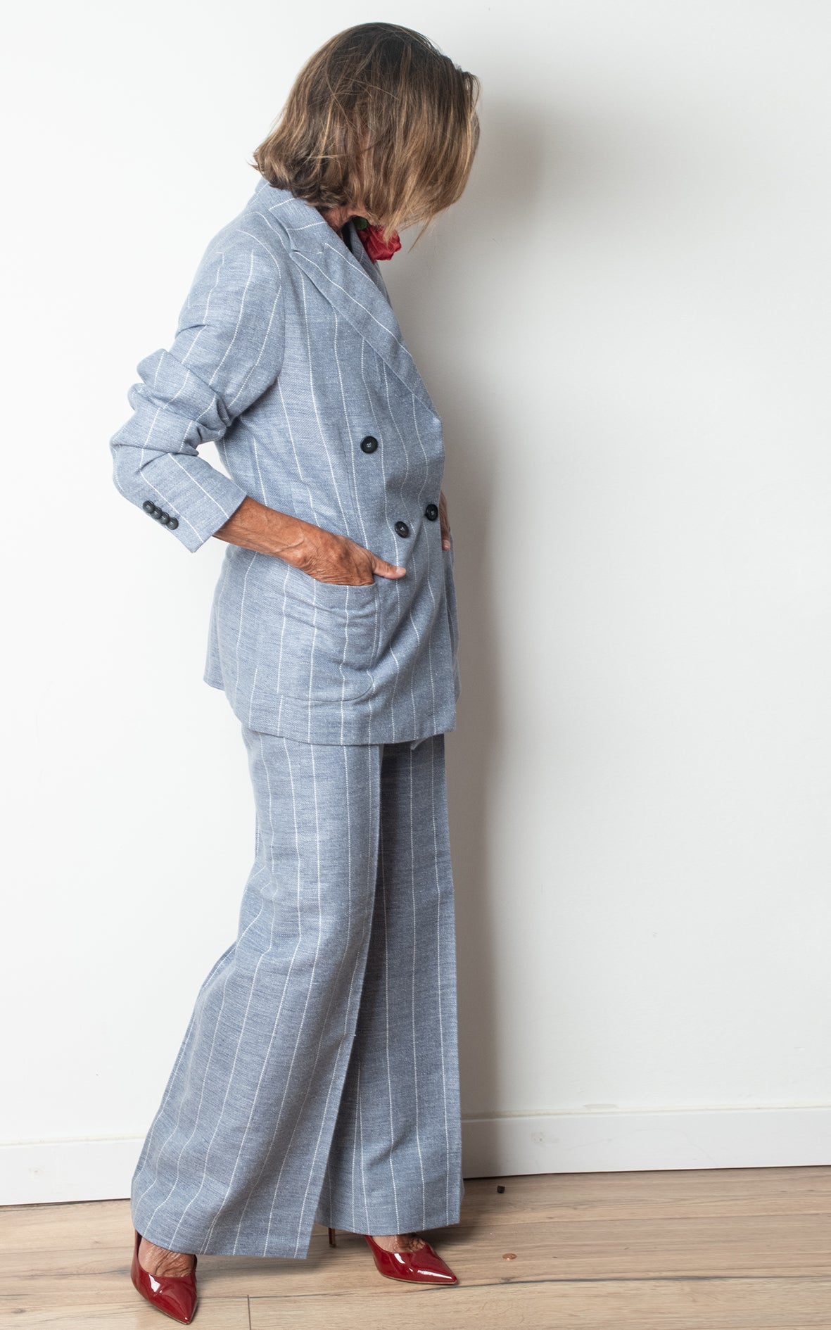 Traje de rayas azul