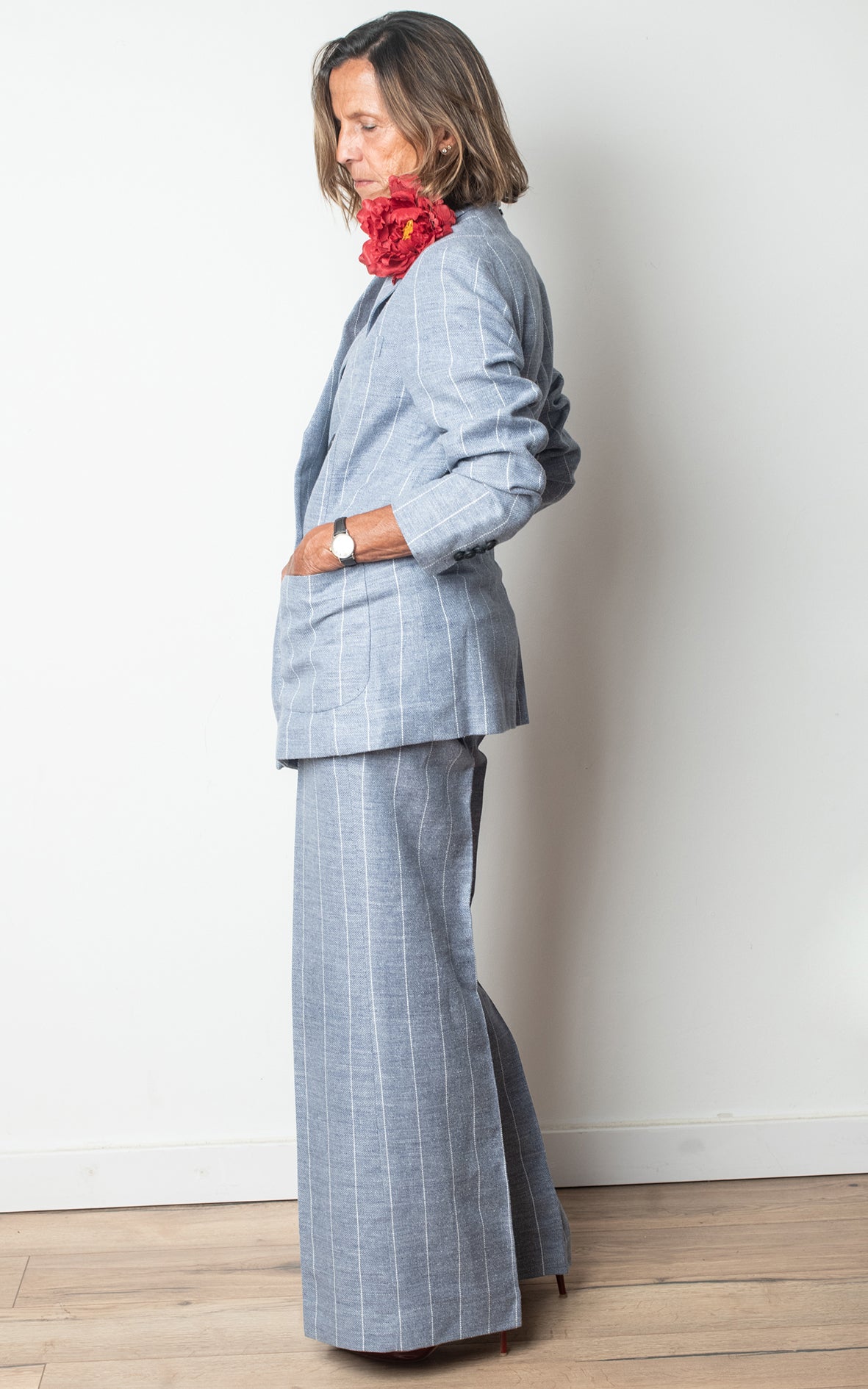 Traje de rayas azul