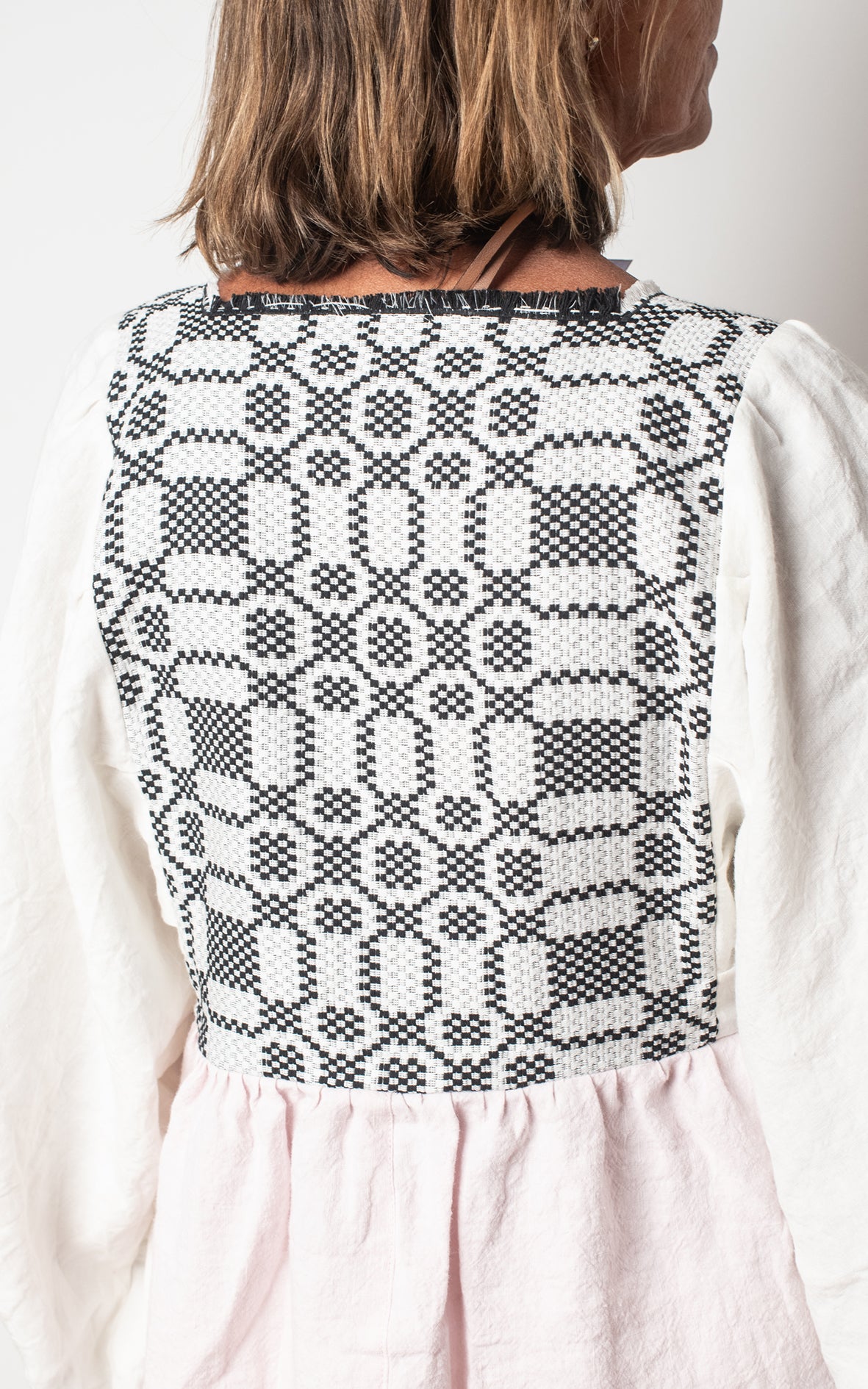 Vestido blanco negro y rosa