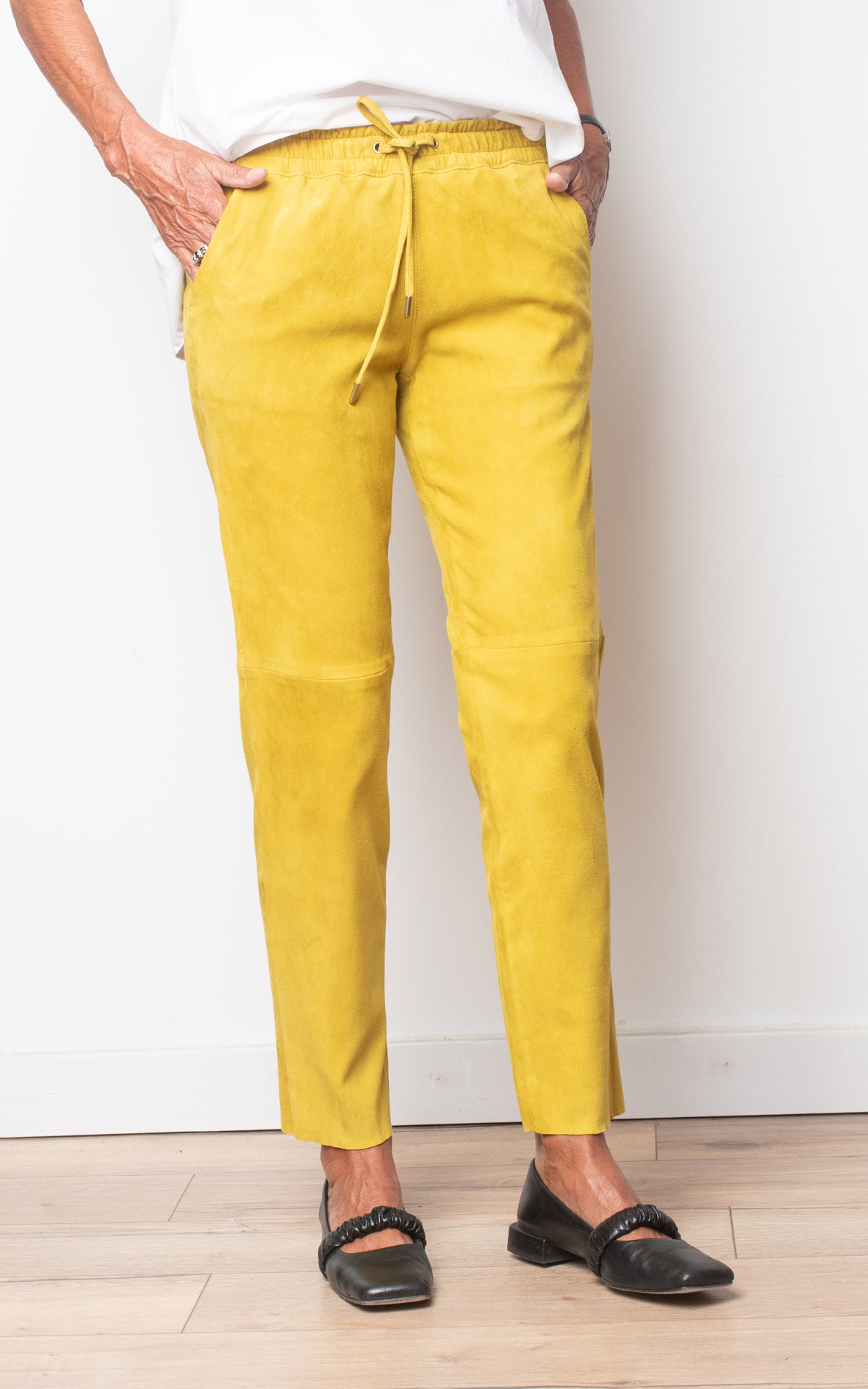 Pantalones mostaza de piel