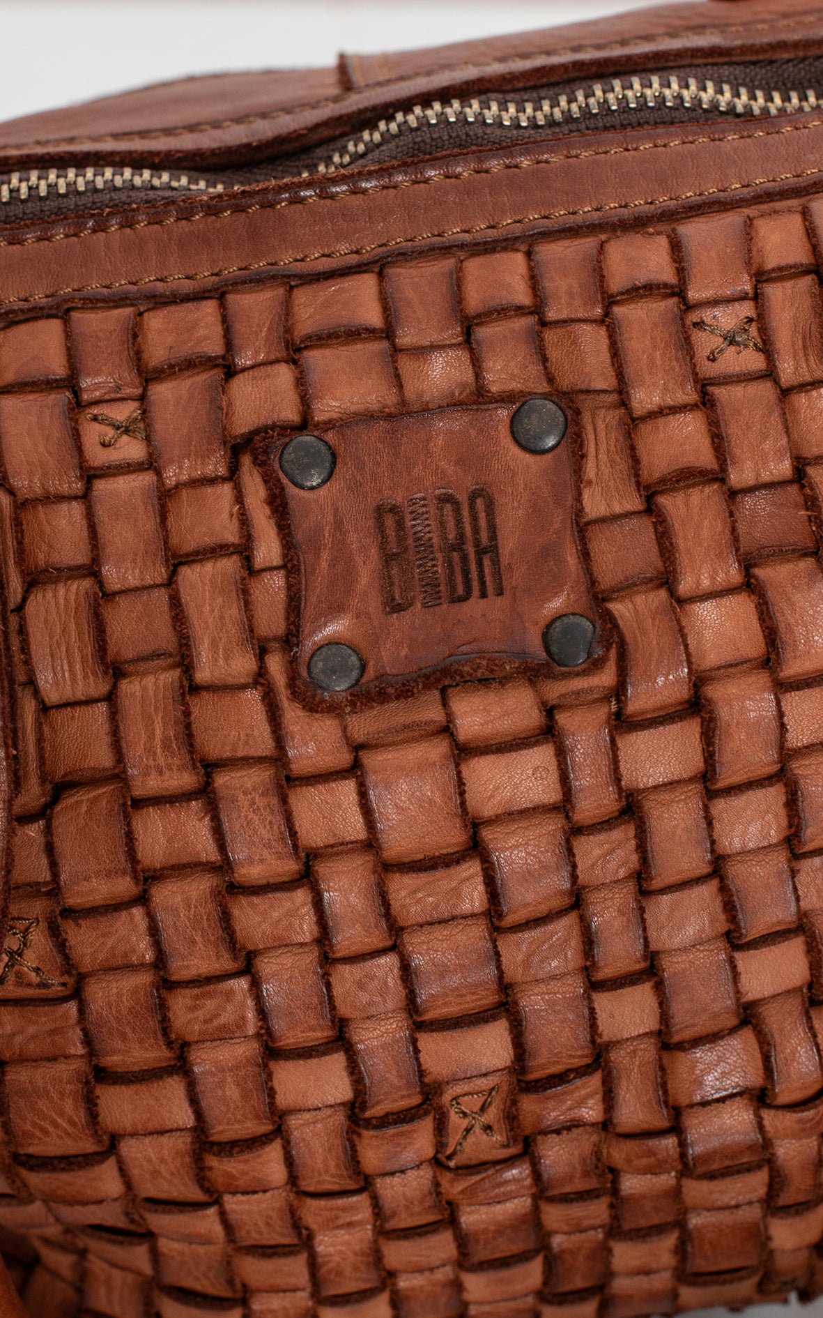 Bolso trenzado marron