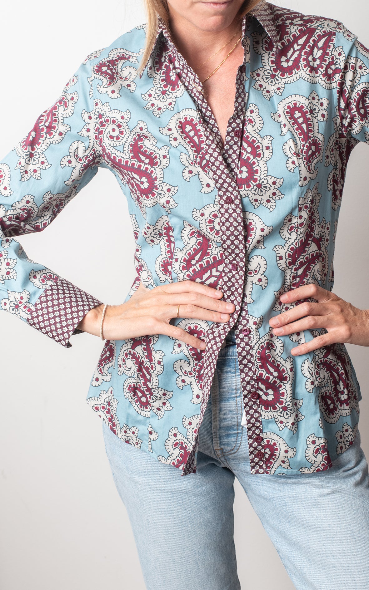 Camisa flores azul y burdeos