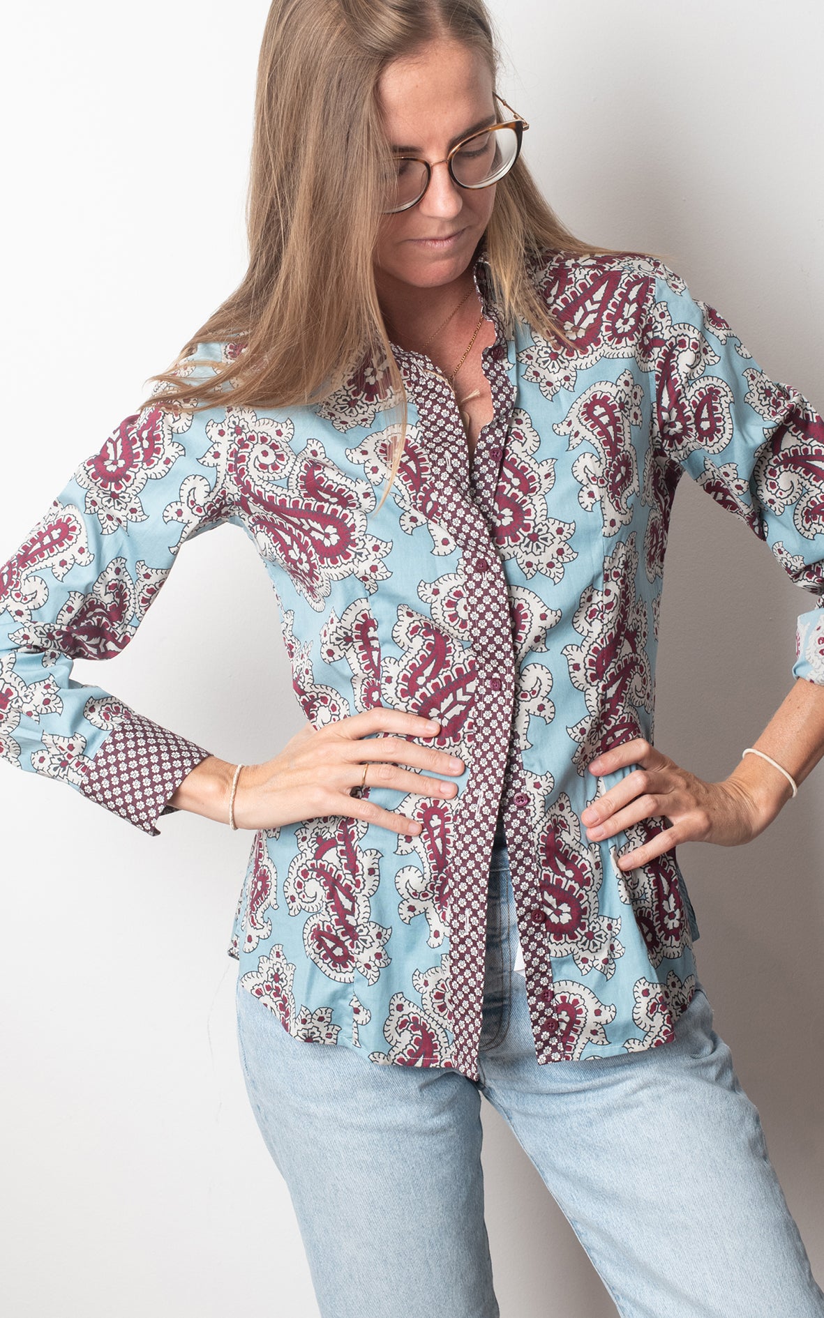 Camisa flores azul y burdeos